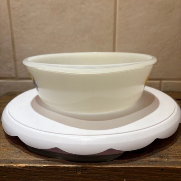 Vintage Glasbake Milk Glass Wildflowers Floral Design 1 1/2 QT J2600 Casserole - Picture 3 of 7